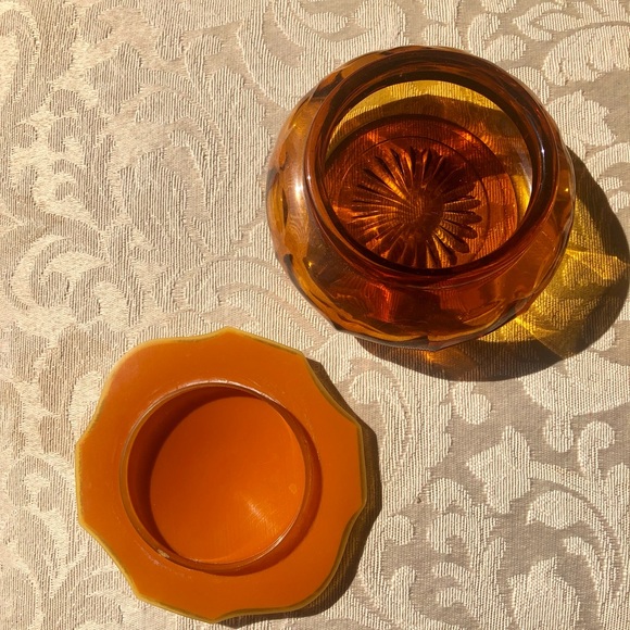 Vintage/Antique Amber Coloured Glass Powder Jar with Lid for Loose makeup powder - Picture 6 of 7